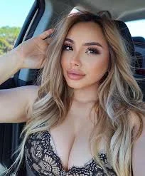 Mayur Vihar call girl Zehanali